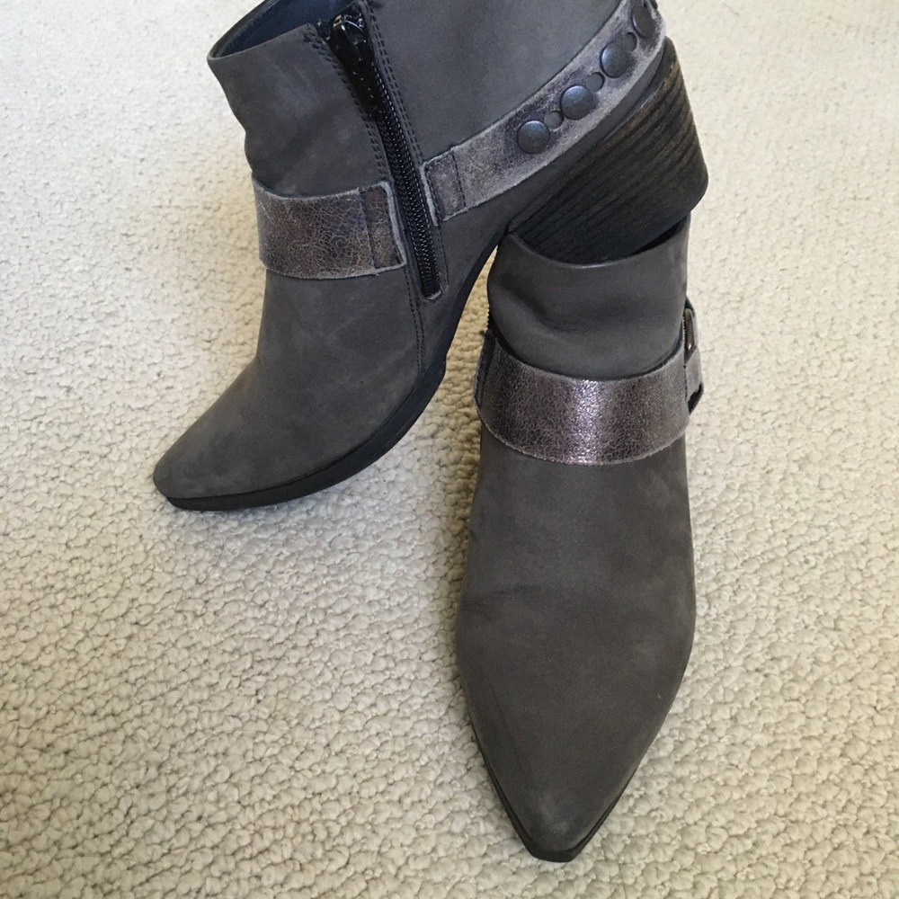 Paul Green booties with block heel